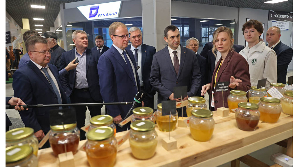 В Барнауле начал работу Всероссийский конгресс пчеловодов «Апифорум Алтай - 2025» Фото №1