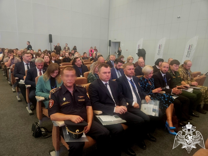 Новгородские росгвардейцы приняли участие в форуме для ветеранов СВО «За ними - наше будущее»