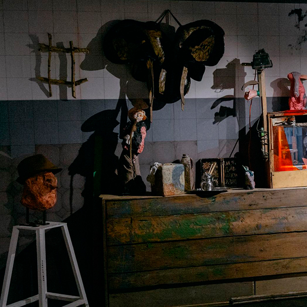 Фонд поддержки современного искусства LAF (Limonov Art Foundation) показал на ярмарке крутейшую инсталляцию петербургской арт-группы «Цветы Джонджоли»