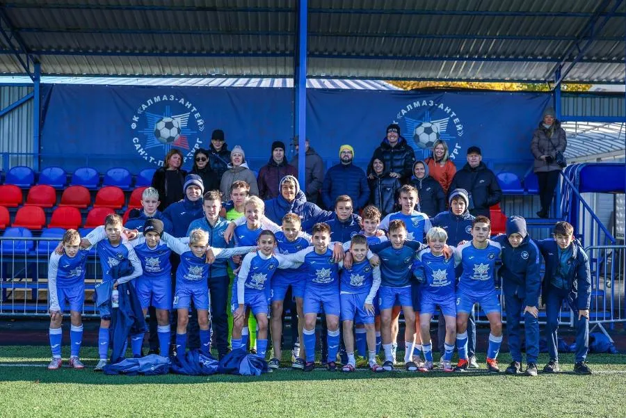 Футболисты ФК «Алмаз-Антей» стали серебряными призёрами Первенства Санкт-Петербурга по футболу | ФОТО предоставлено пресс-службой ФК «Алмаз-Антей»