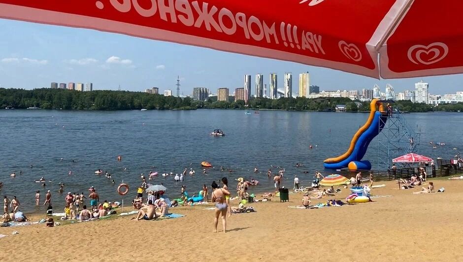 Где поплавать в Москве: пляж на «Живописной бухте» всего в километре от МКАД, но вход платный