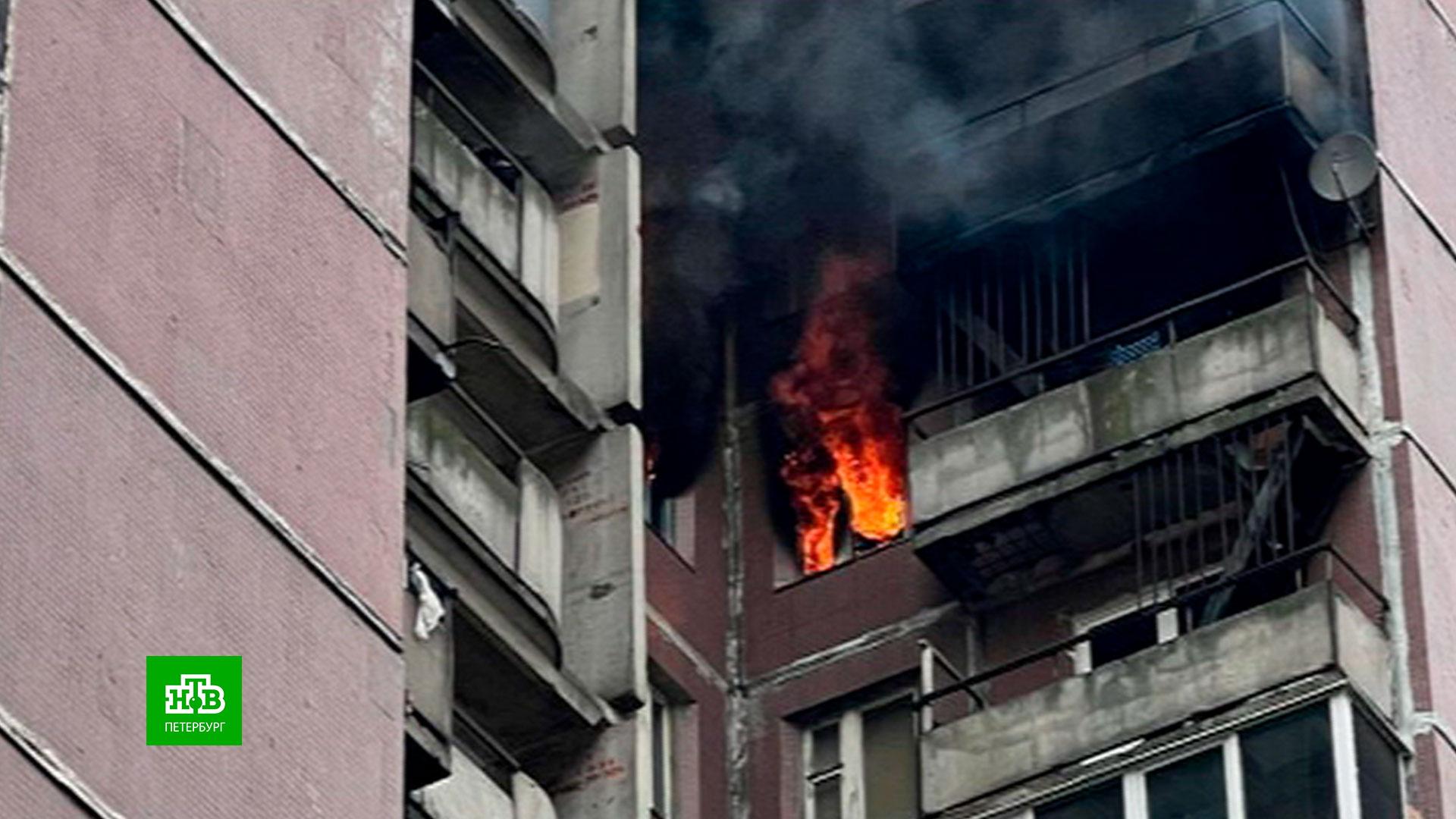 Пожар в спб 18.05. Многоэтажные дома. Горящее здание. Панельный дом. Пожар в доме.