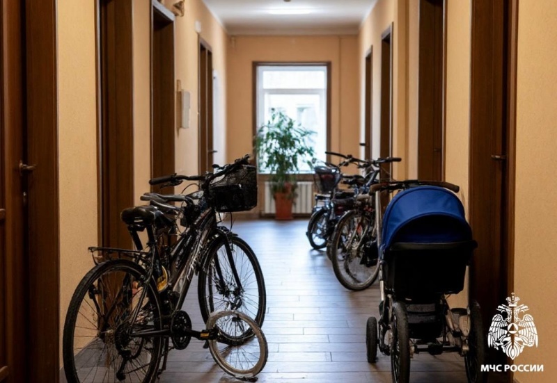 Безопасность прежде всего: хранение вещей в подъезде запрещено