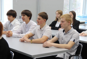 Школьникам из Дебальцево помогают выбрать востребованную профессию и сформировать карьерную траекторию