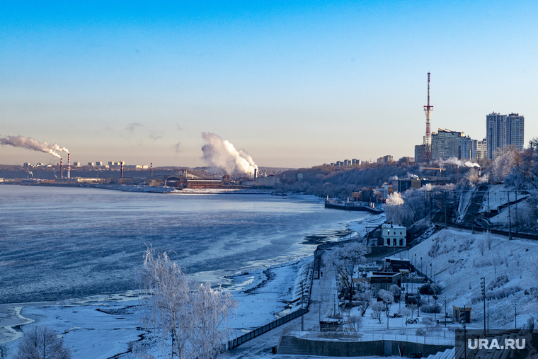 Зимние виды города. Пермь, город зимой, набережная реки кама, река кама зимой