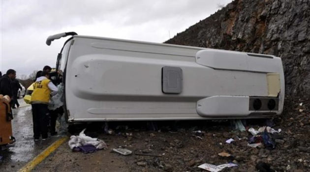 Глава МВД: 39 человек пострадали, 10 погибли в ДТП с автобусом в Турции
