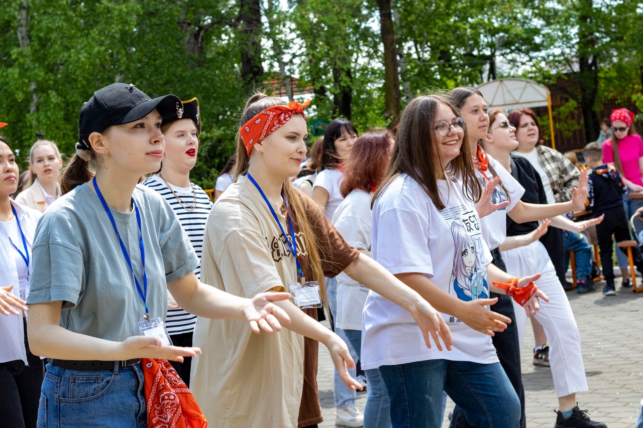 ищем вожатого. вожатые в лагере. знания умения и навыки вожатого. нужны вожатые. работа вожатым в лагере.