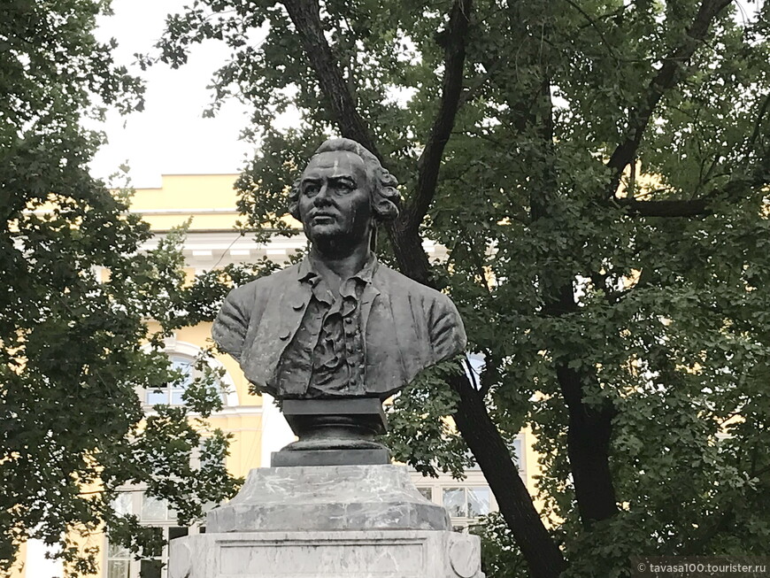 От Аничкова сада до улицы Росси