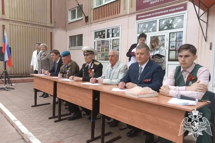 В предверии Дня Победы в Костроме прошёл смотр строя и песни