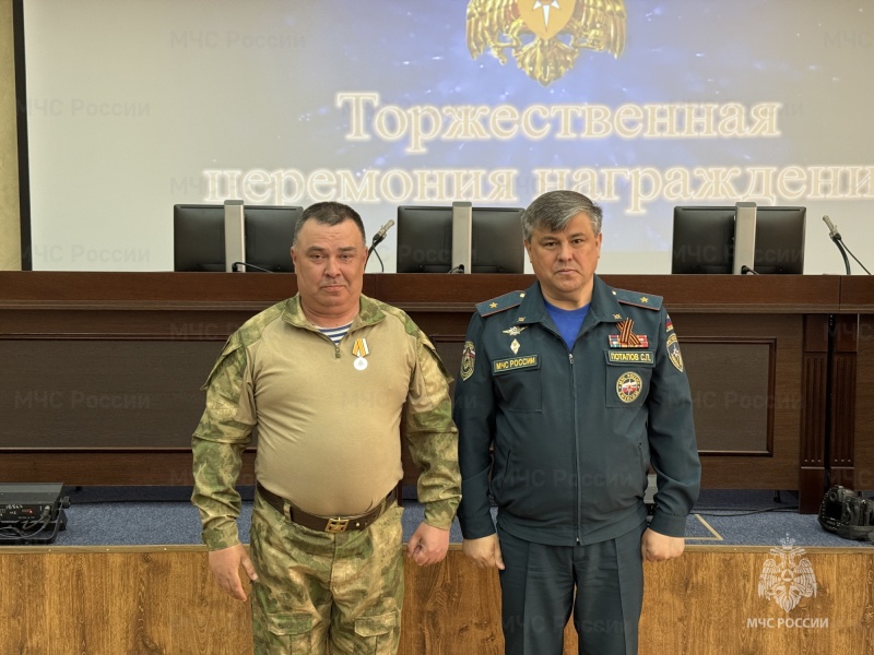 В преддверии Дня пожарной охраны в Главном управлении вручили ведомственные награды