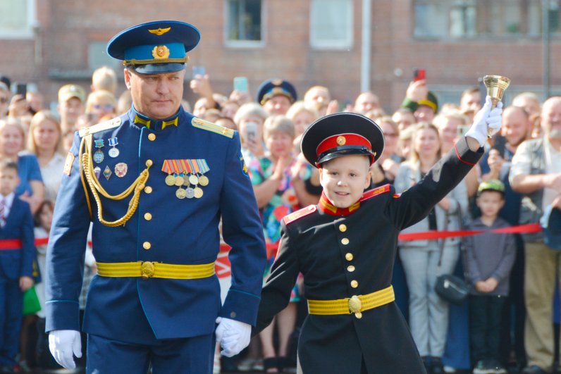 Первый звонок для будущих офицеров.