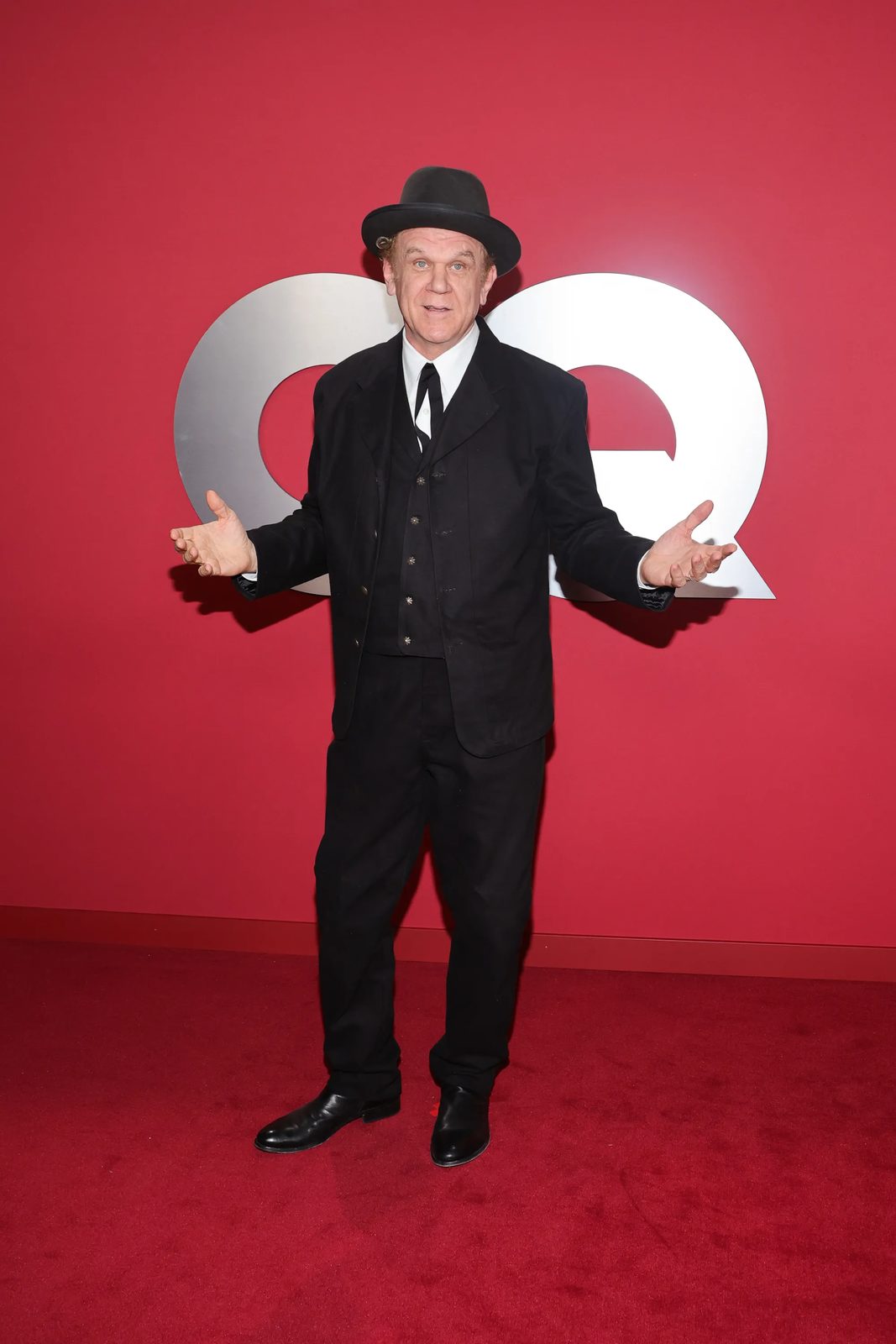 Сильный пол: Сидни Суини, Пэрис Джексон и Сет Роген