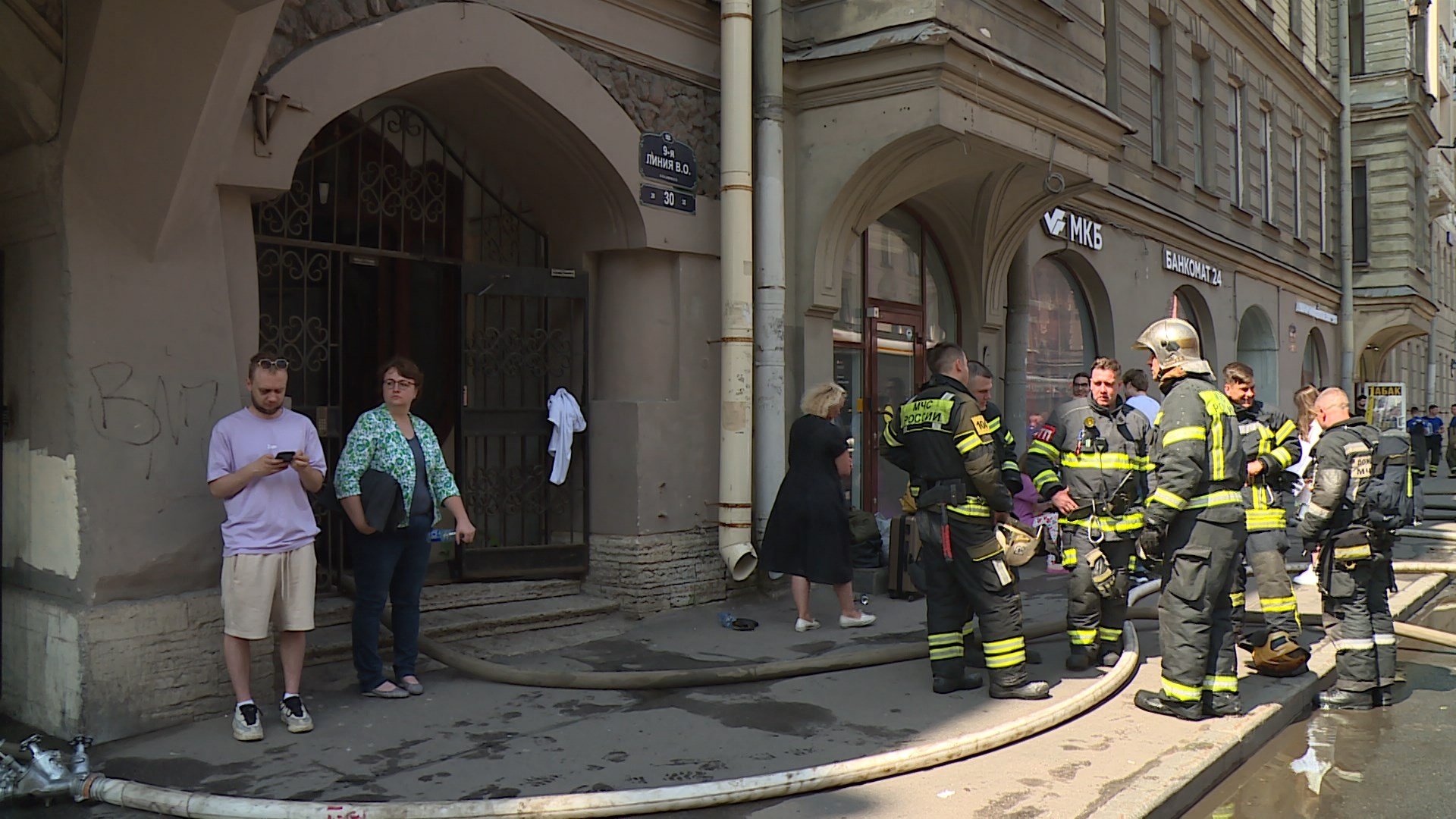 Новости васильевского острова. Пожар на Васильевском острове. Пожар фото. Пожар ресторан Васильевский остров. Пожар на 17 линии Васильевского острова.