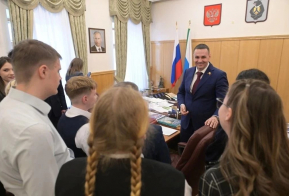 Дмитрий Демешин исполнил мечту школьников из Мичуринского
