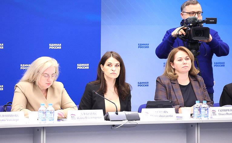 Заседание Комиссии Совета Федерации по развитию креативных (творческих) индустрий и народных художественных промыслов в РФ