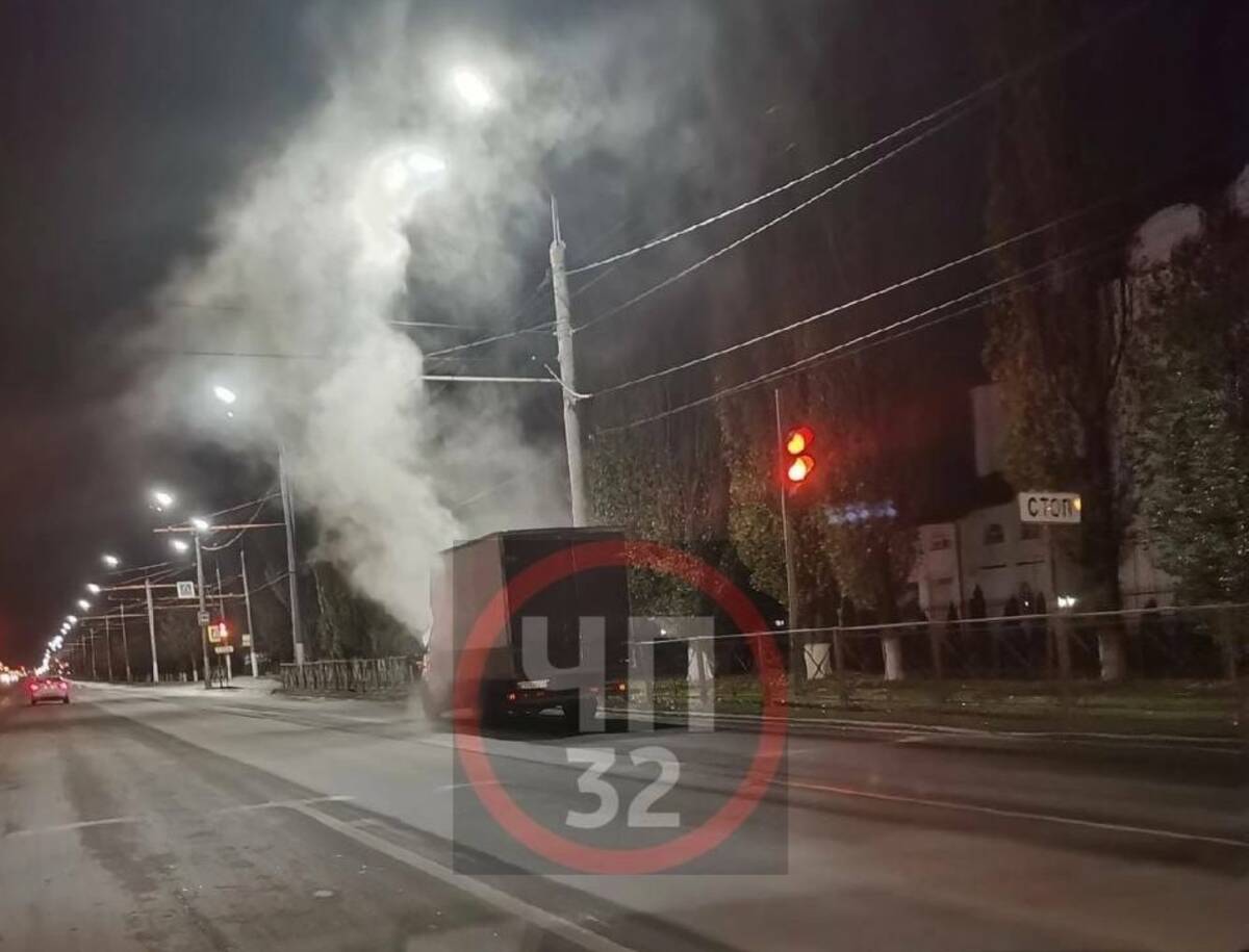 Хлопки в брянске сегодня утром. Хлопки в брянске сегодня утром. Ночная гололедица. Авария в брянске сегодня утром. Остановка городищенский поворот брянск.