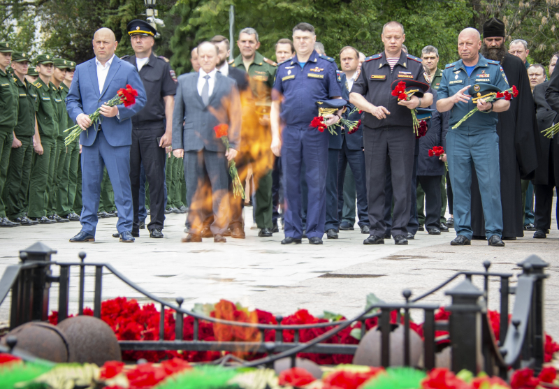 Рисунок ветеран у вечного огня