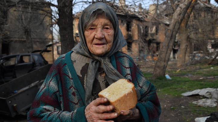 На Украине почти 300 тысяч пенсионеров остались без денег. Власти отменили им пенсии