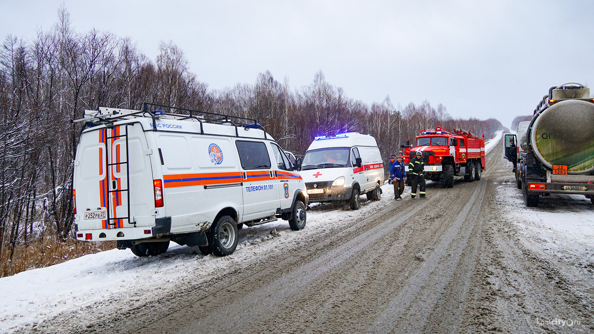 Дорога хабаровск комсомольск на амуре. Машина на трассе. Скорая ДПС пожарка. Авария на спортивных дорогах. Дороги сегодня.