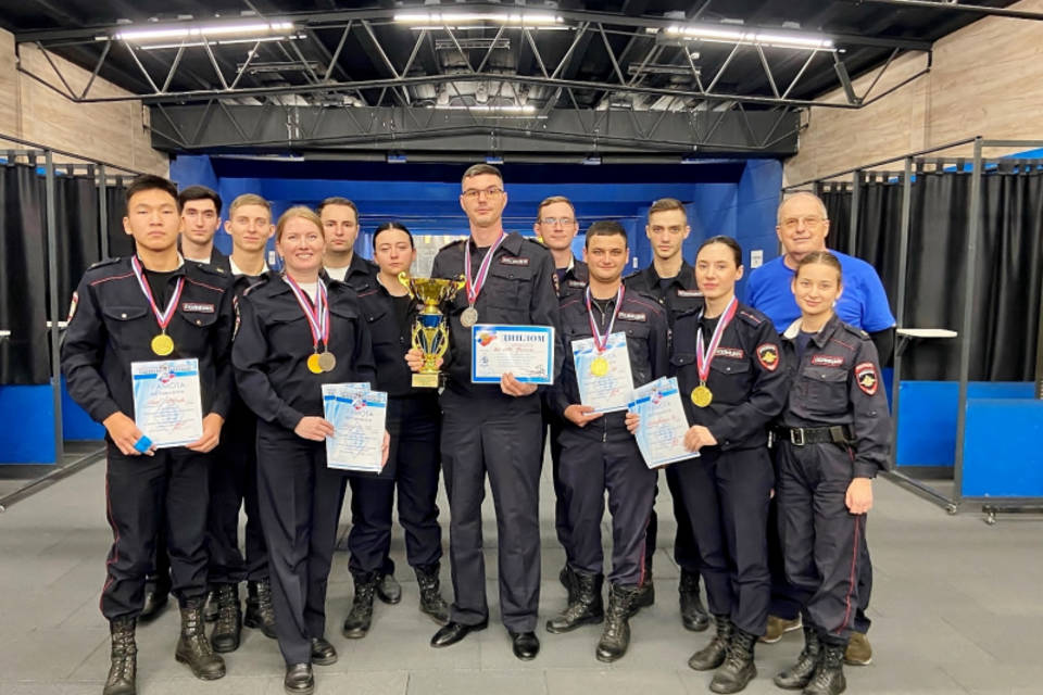 В Волгограде коллективы силовых ведомств соревновались в стрельбе из боевого оружия