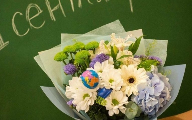 Букеты цветов 1 сентября фото To buy flowers and gifts to teachers there will be 49% of Russians Society Seldo