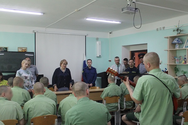 Уполномоченные по правам человека Челябинской и Свердловской областей совместно посетили Кировградскую воспитательную колонию
