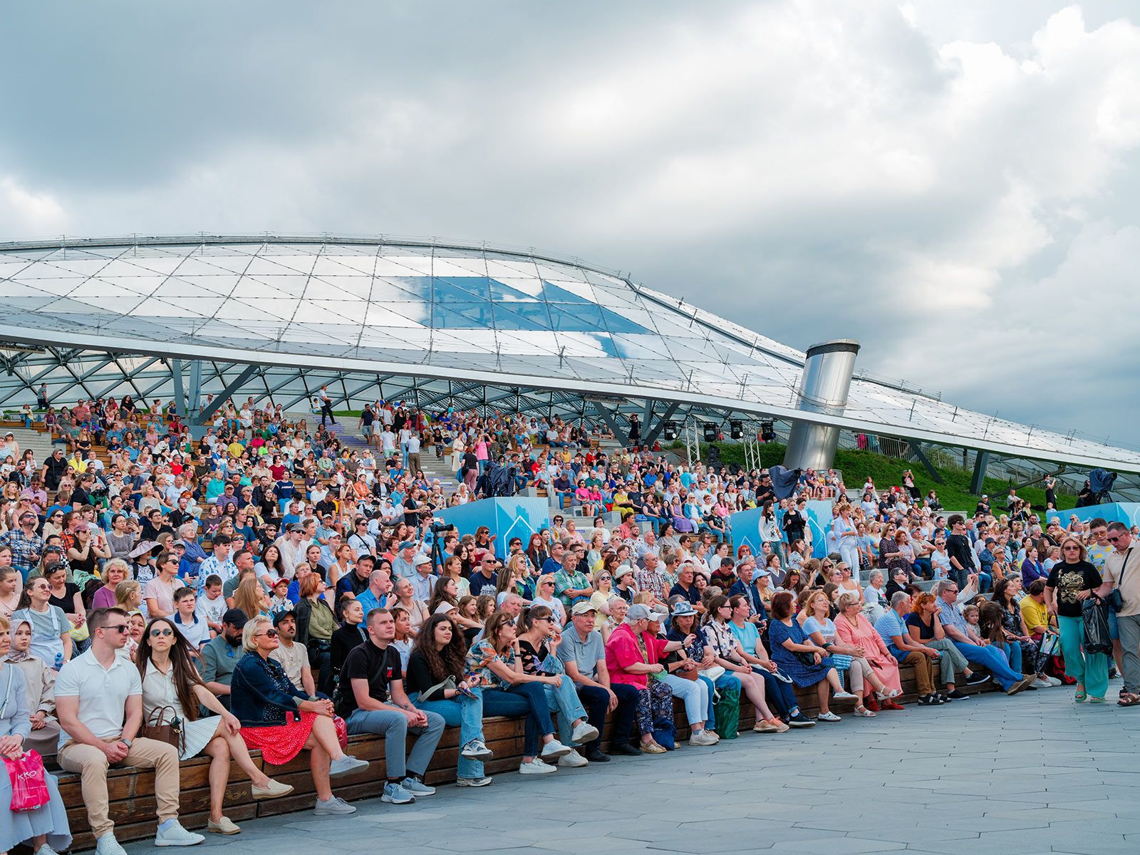 Красный октябрь концертный зал. Красный октябрь концерты. Конкурс щелкунчик 2023 москва. Красный октябрь концерт 7 сентября. Красный октябрь концерты.