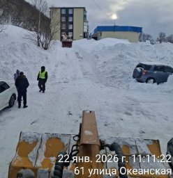 В круглосуточном режиме убирают снег в Петропавловске-Камчатском 5