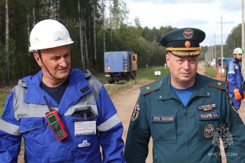 Начальник Главного управления МЧС России по Новгородской области Сергей Козырев оценил ход учений в Шимском районе