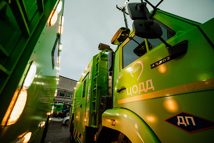 Аппаратура висп-75т. Оператор мобильного комплекса. Комплекс рэб дивноморье. Военный связист. Мобильные комплексы фотовидеофиксации.