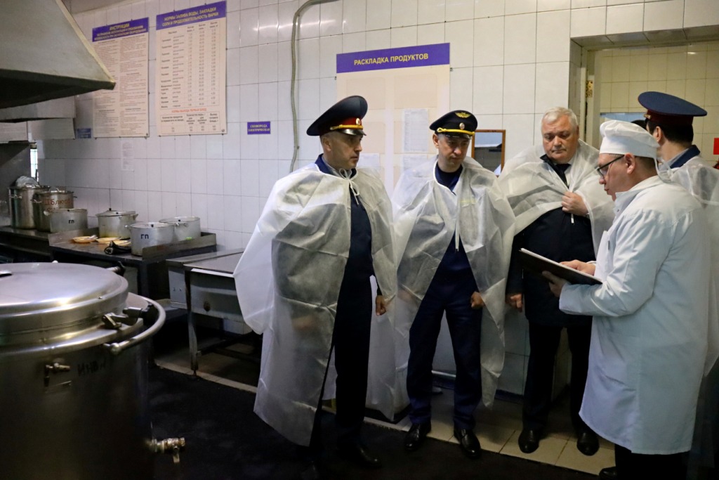 Представители надзорных органов и общественники посетили мурманский следственный изолятор
