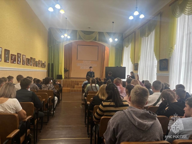 Если вдруг пожар увидел ты, в МЧС скорей звони!