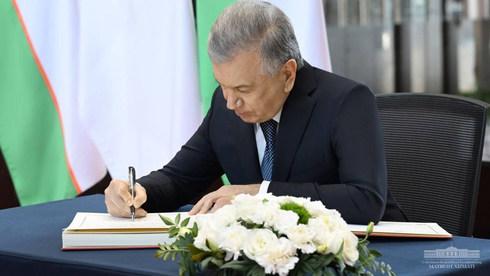 Шавкат Мирзиёев ознакомился с предложениями по повышению энергоэффективности в отраслях экономики - Sputnik Узбекистан, 1920, 29.09.2025