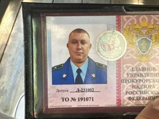 Одно из поддельных удостоверений, изъятых во время обыска