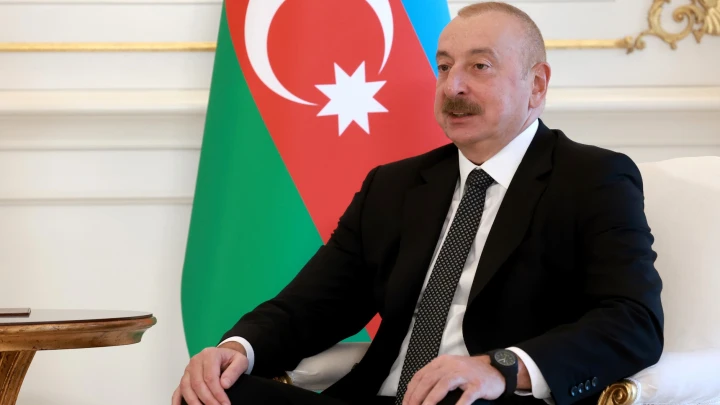 Вам не кажется, что кто-то потерял берега? - Русский блогер на пальцах разъяснил степень хамства Алиева