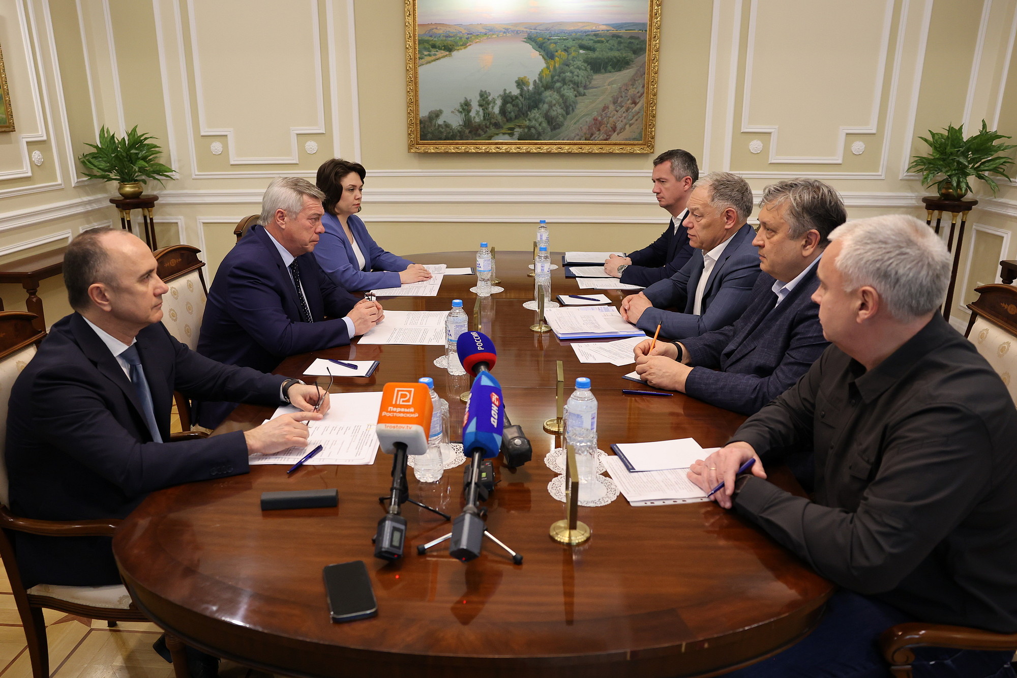Рабочая встреча губернатора В.Ю.Голубева с председателем правления ГК «Автодор» В.П.Петушенко