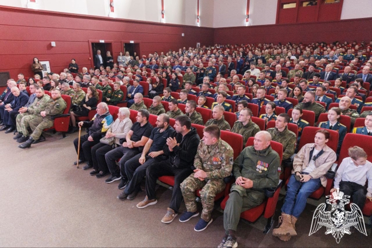 В Карачаево-Черкесии росгвардейцы приняли участие в торжествах ко Дню защитника Отечества