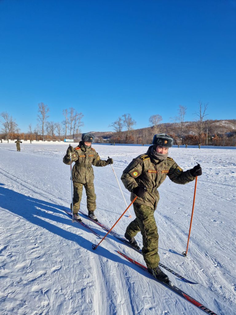 Попеременного двухшажного ход лыжники