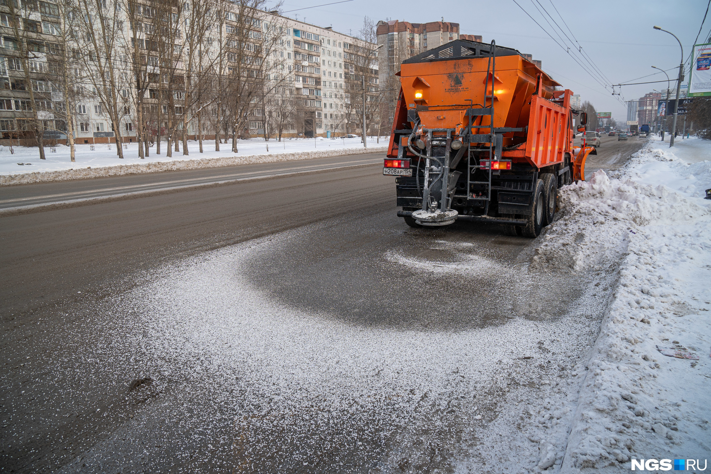 Чем посыпают москву зимой