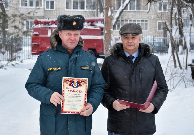 В Омутнинске появился памятник пожарному автомобилю