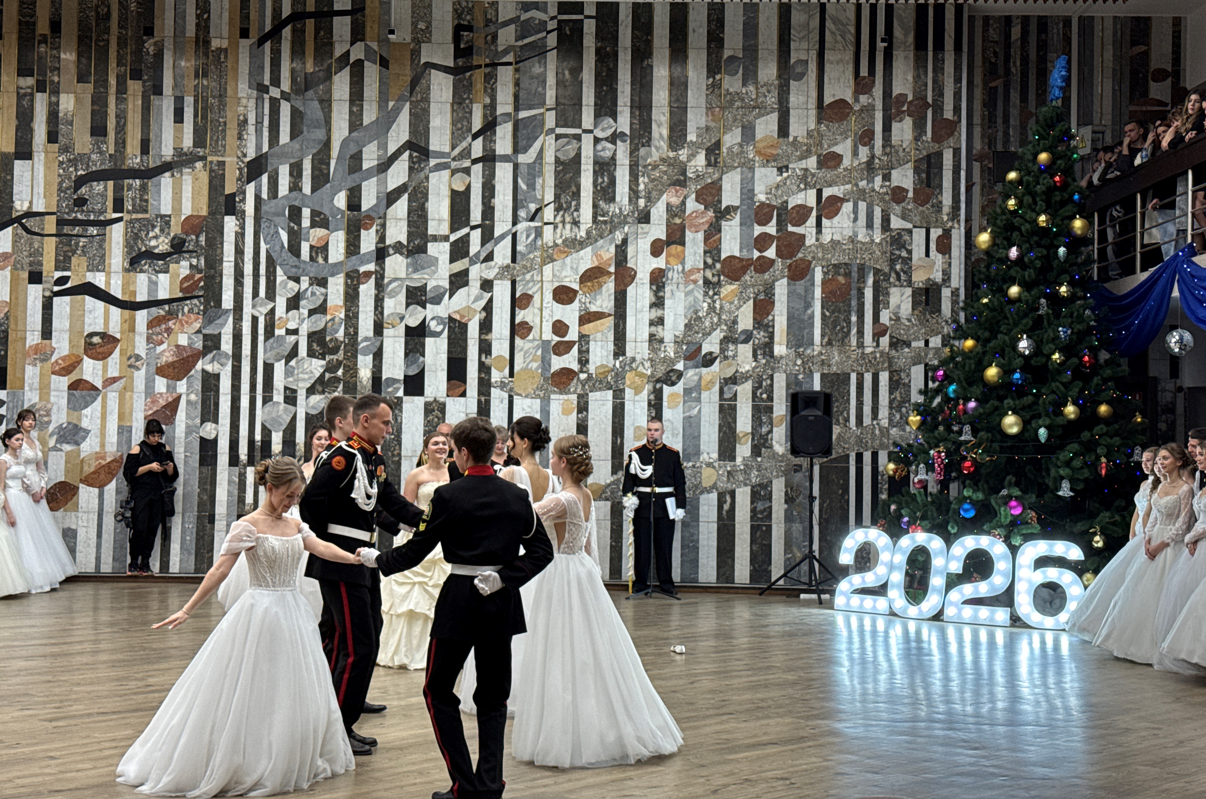 Праздник грации и благородства: в Волжском прошел новогодний кадетский бал