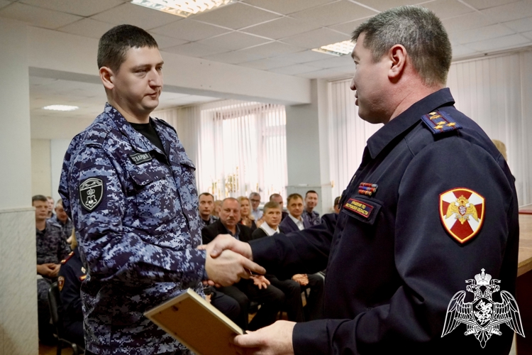 От ветерана до новичка: в Костроме чествовали сотрудников вневедомственной охраны Росгвардии