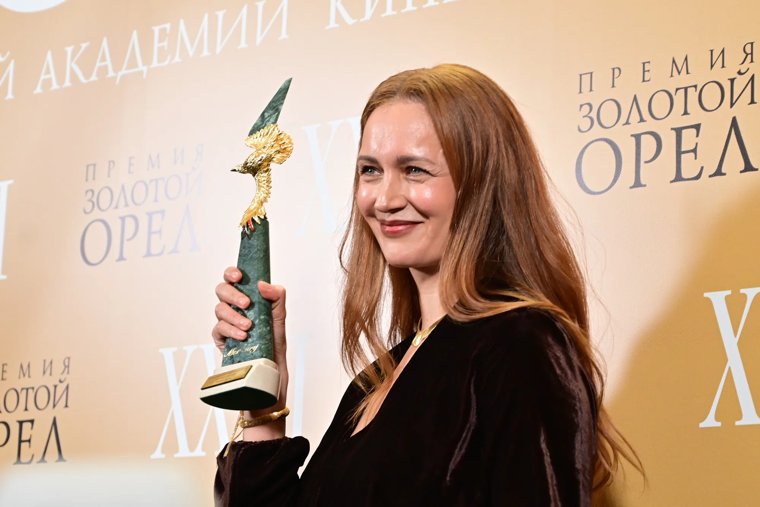 Виктория Исакова продолжает радовать поклонников неожиданными ролями и образами