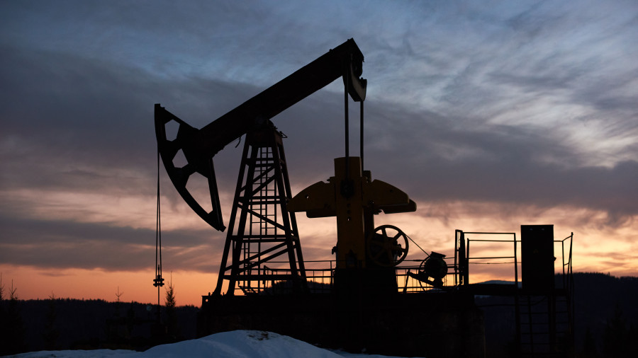 Добыча нефти.