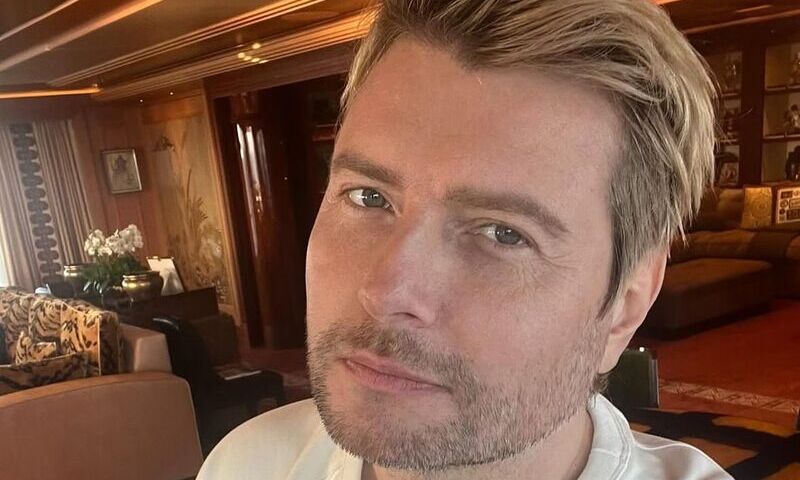 Николай Басков застрял в самолете: певец находится там уже больше 6 часов 