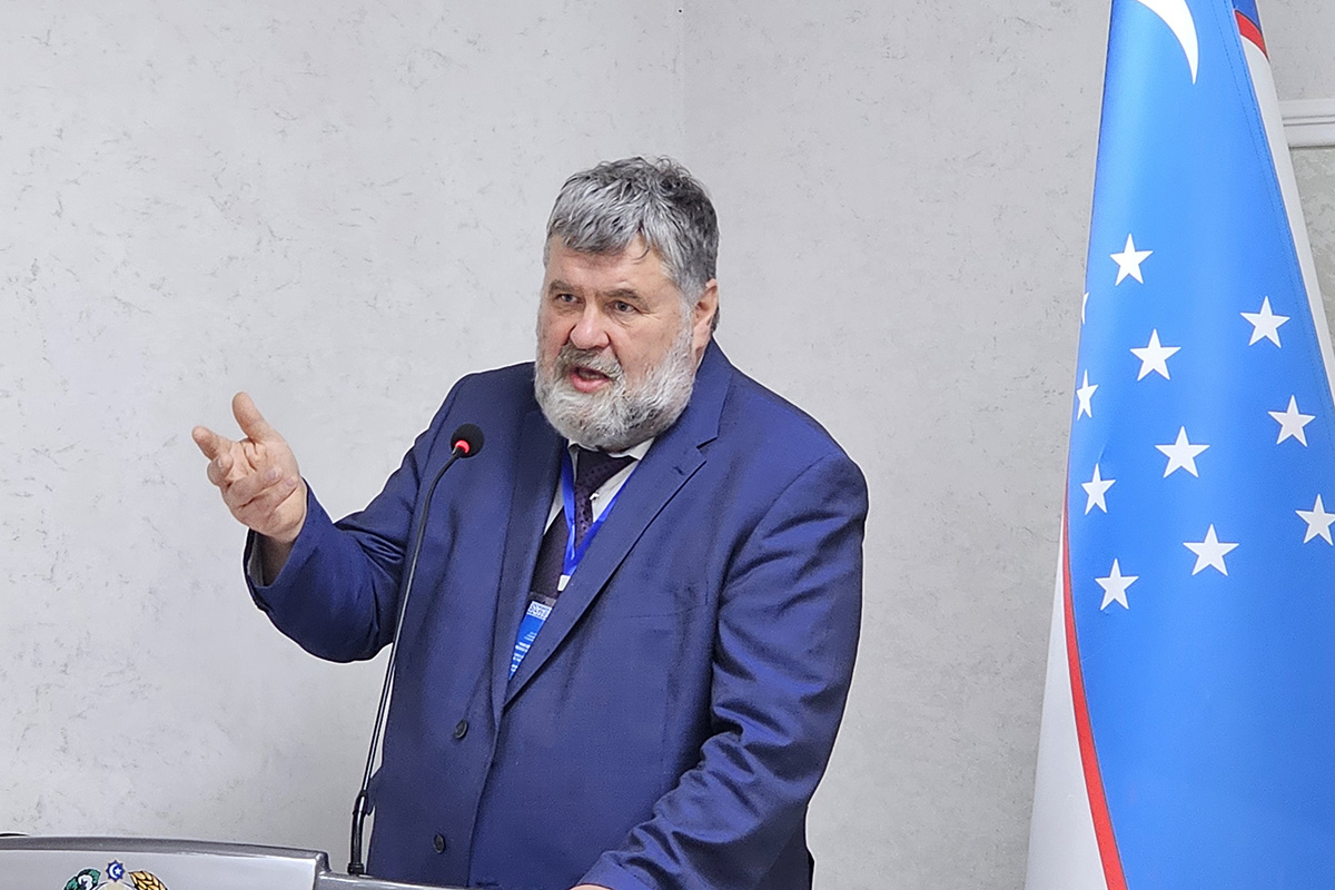 Александр Племнек выступил с докладом 