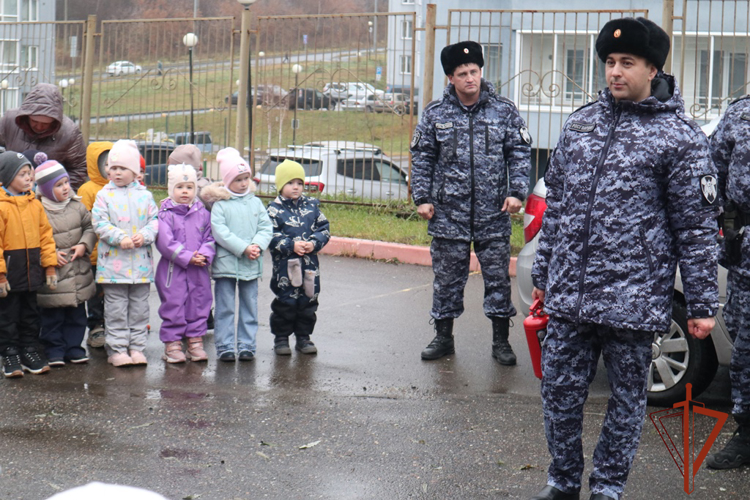 Юные жители Томской области познакомились с деятельностью Росгвардии 