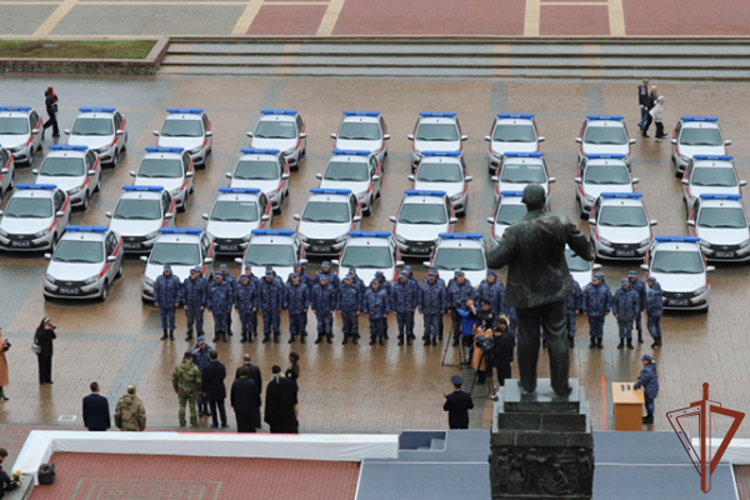 Новые служебные автомобили передали вневедомственной охране Росгвардии в Орловской области 