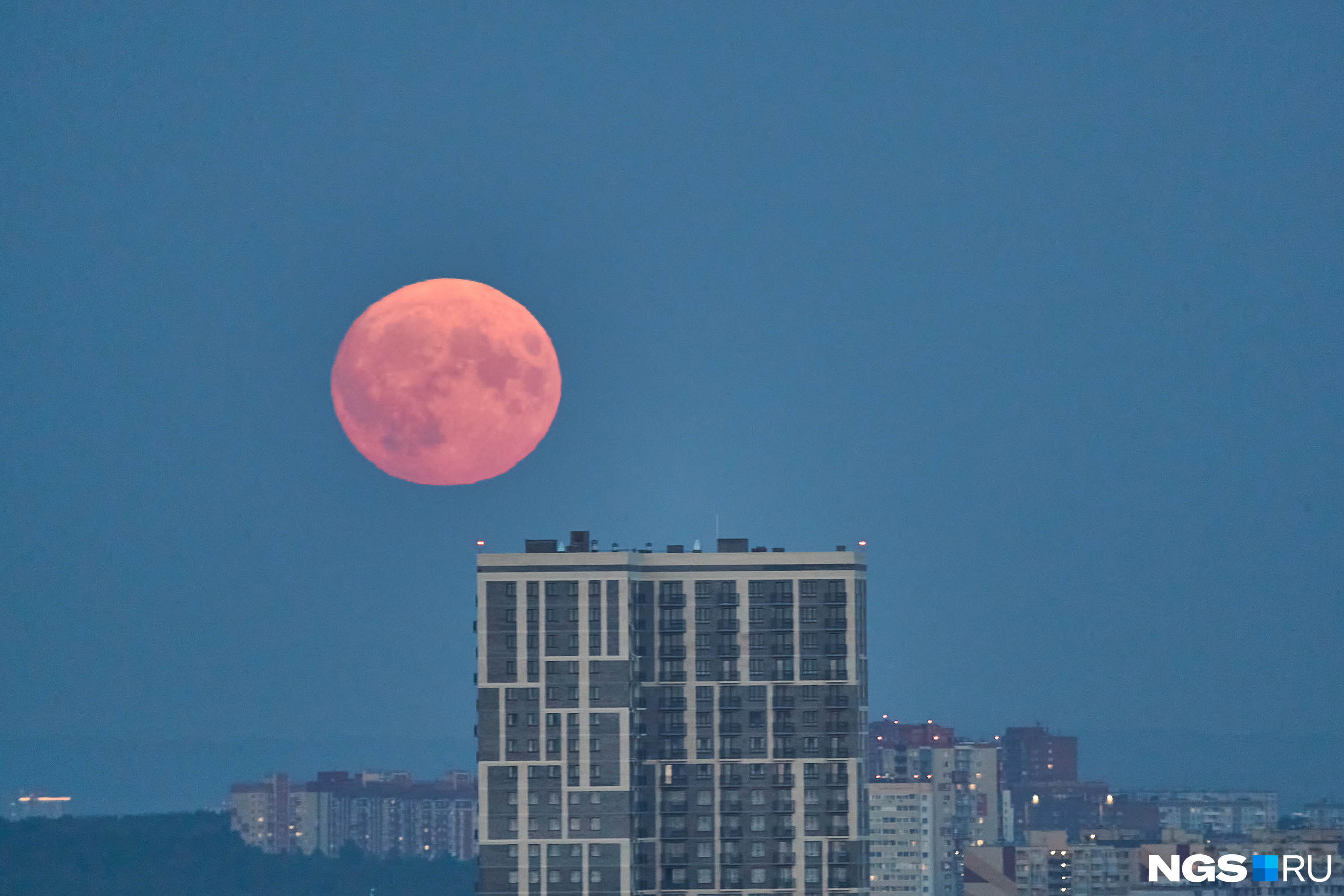 луна в москве сейчас