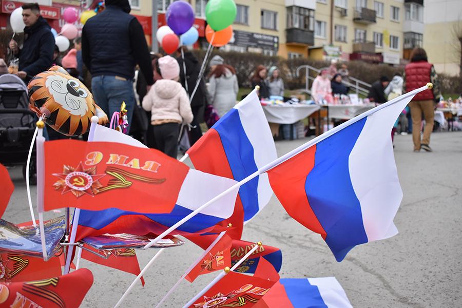9 мая первоуральск 2025. Украшение к празднику 1 мая. 9 мая шествие организаций. украсить первомай. 9 мая первоуральск.
